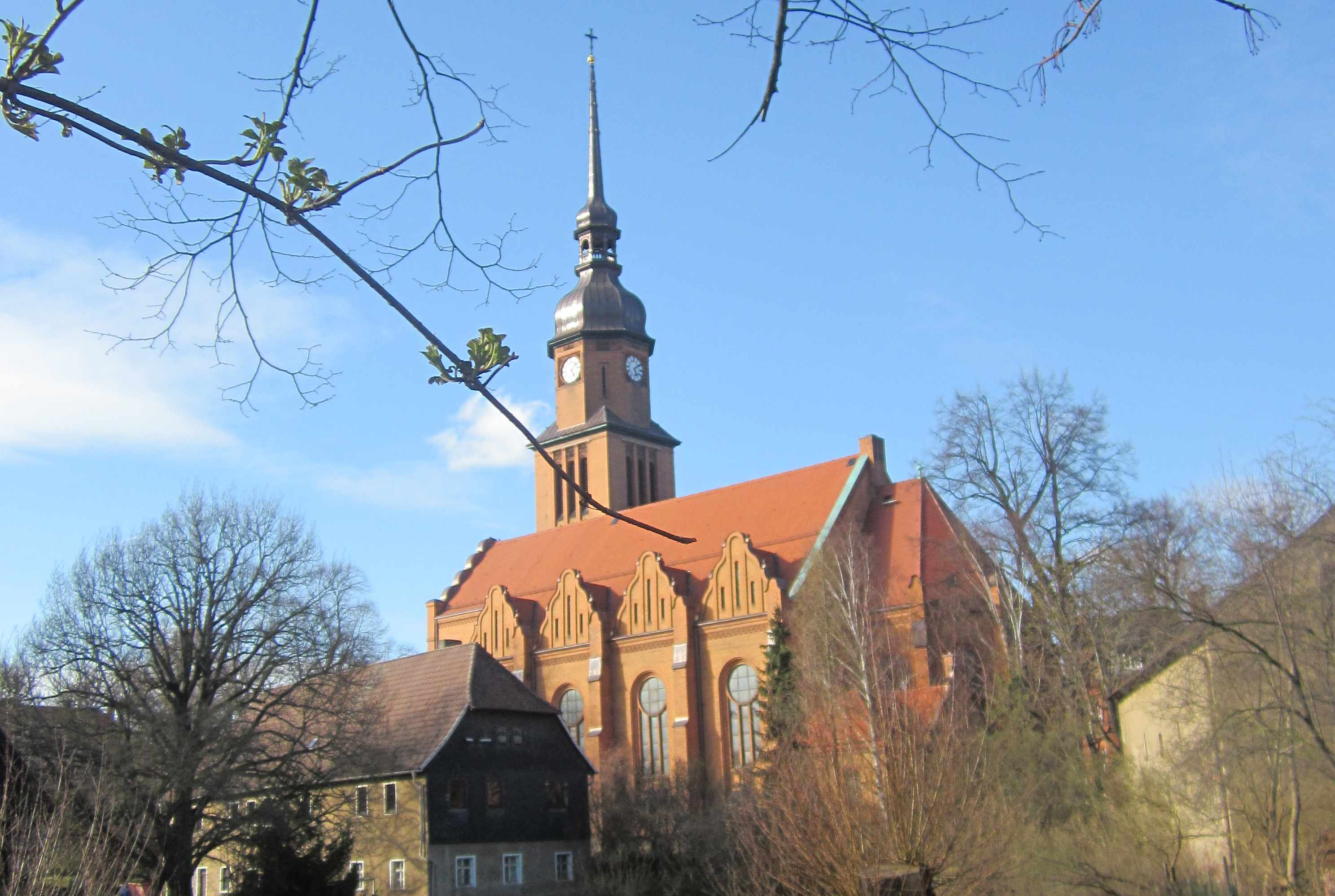 Pauluskirche im Vorfrühling